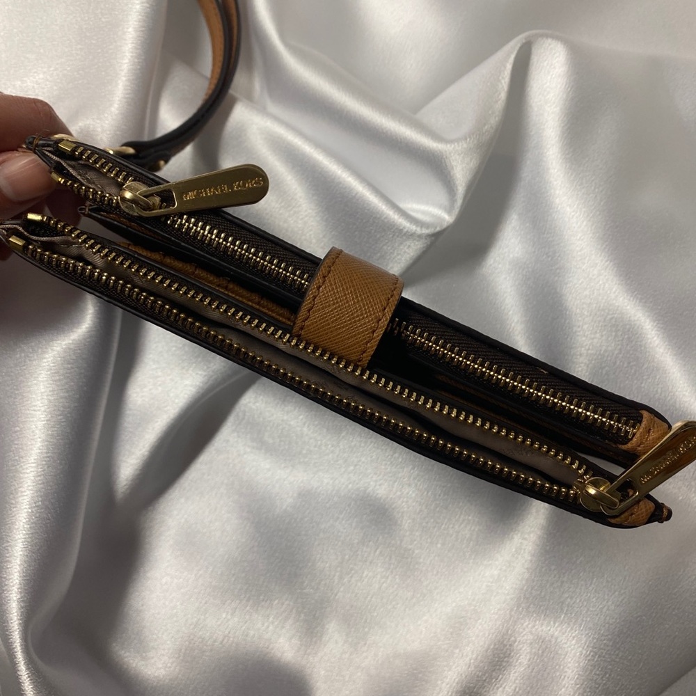 ✨Micheal Kors Wallet✨ - Picture 4 of 7